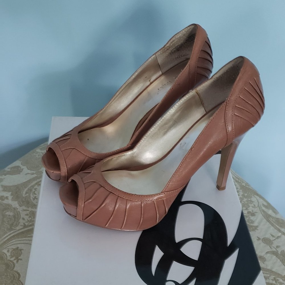 Nine West natural peep-toe leather pumps, size 6.5